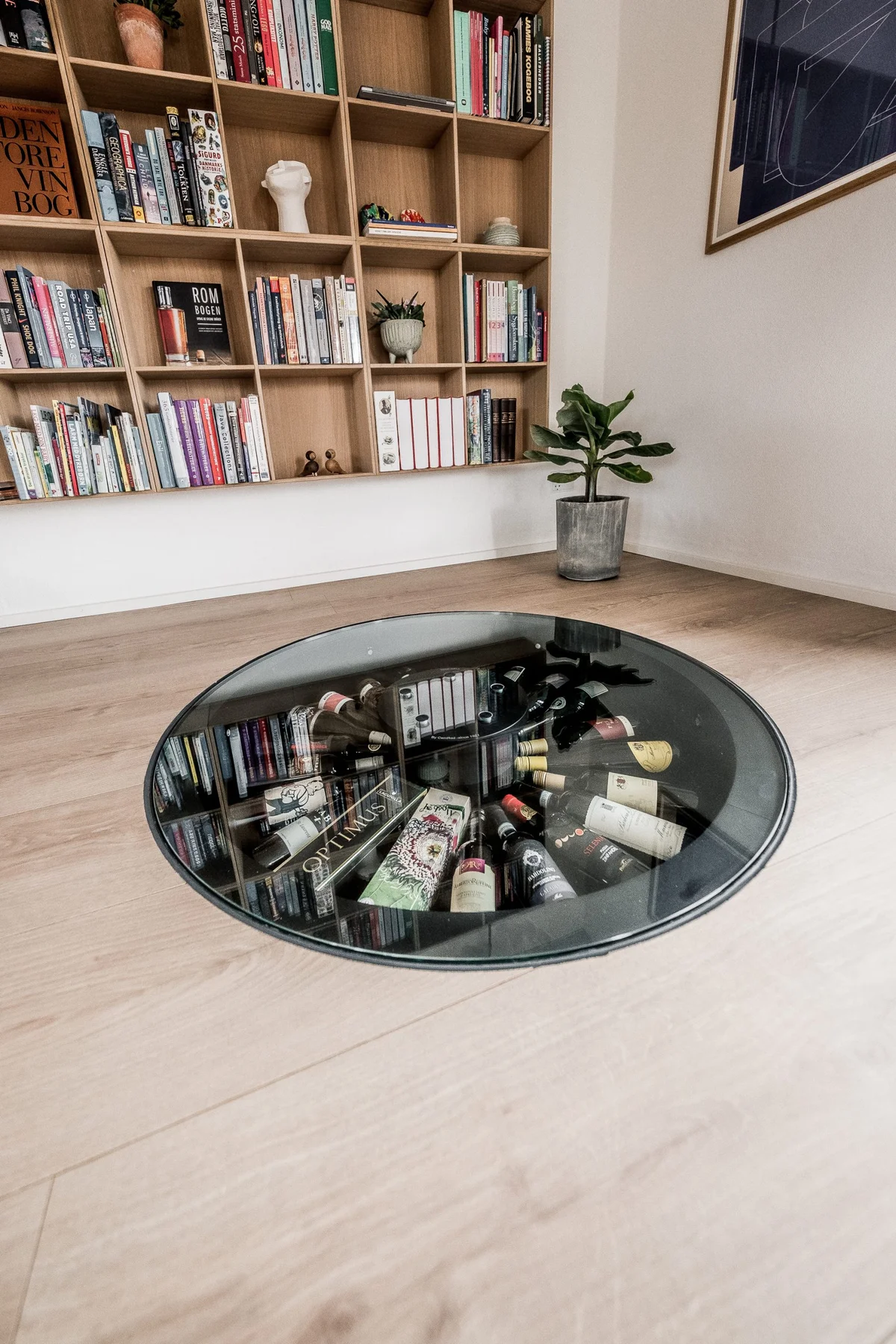 Vinopbevaring set gennem WineWells runde glaslåg